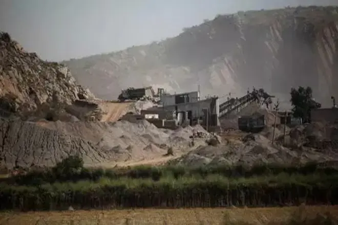 Illegal mining in Aravalli Hills Gurgaon causing environmental damage