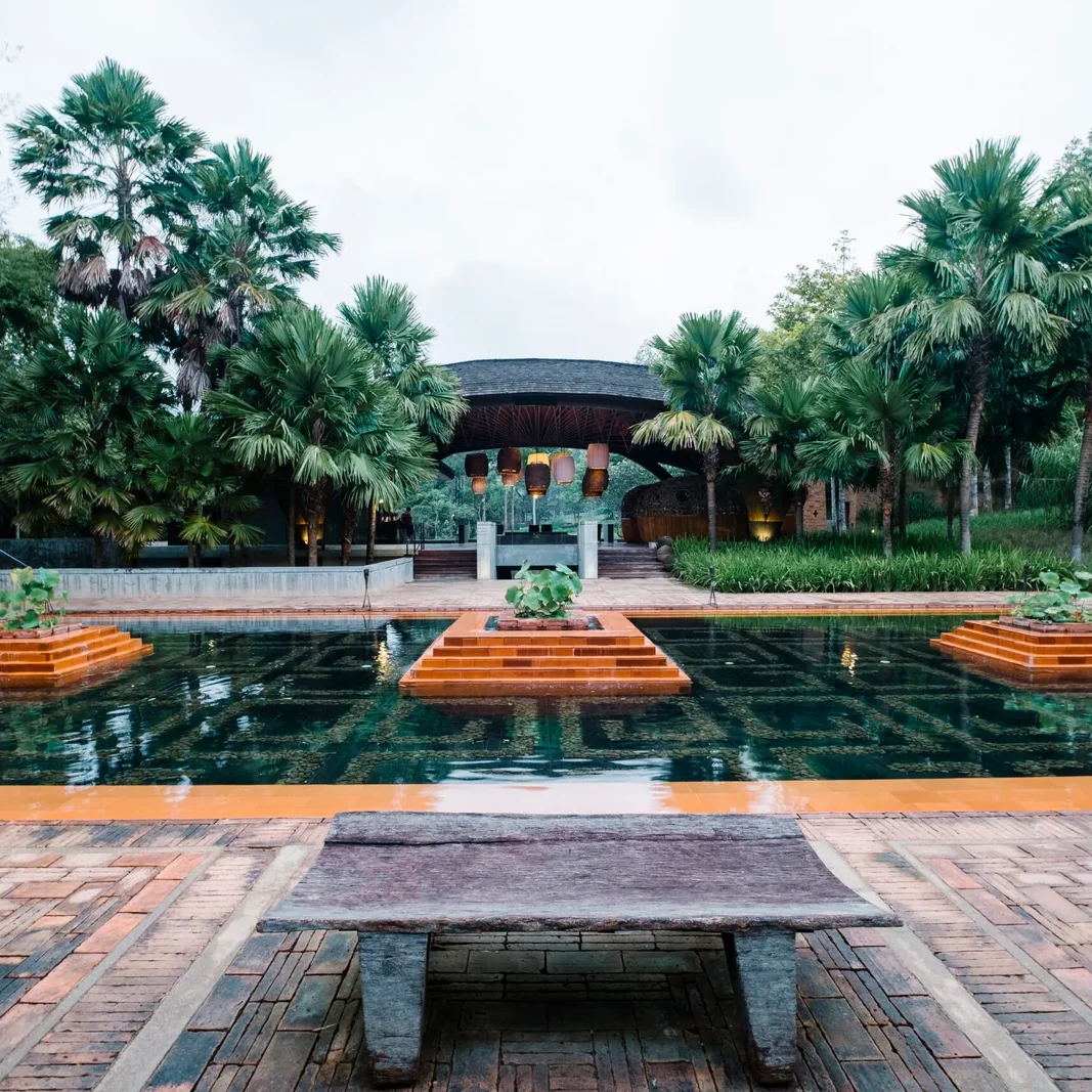 luxury-outdoor-hotel-scaled luxury-outdoor-hotel-scaled